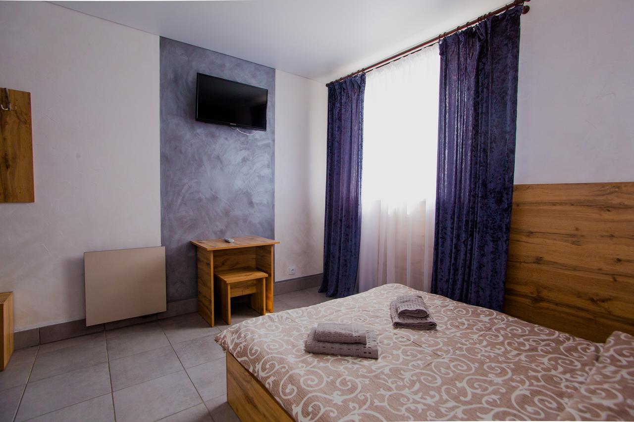 Ok Hotel Rivne Exteriör bild